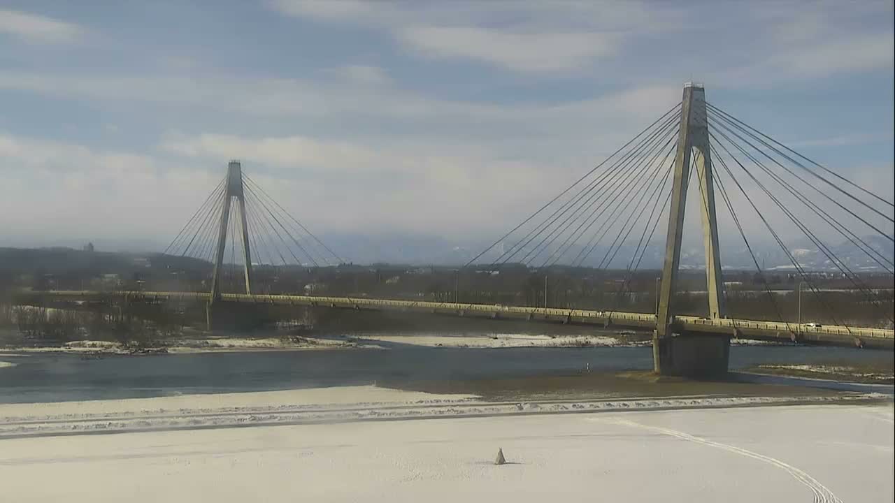 Otofuke , Tokachi Cho Hakucho Bridge & Tokachi River ( 音更町・十勝町 白鳥橋・十勝川 ) Live Cam - 12 Chome, Tokachigawaonsenminami, Otofuke, Kato, Tokachi, Hokkaido, Japan