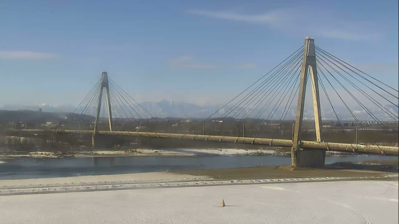 Otofuke , Tokachi Cho Hakucho Bridge & Tokachi River ( 音更町・十勝町 白鳥橋・十勝川 ) Live Cam - 12 Chome, Tokachigawaonsenminami, Otofuke, Kato, Tokachi, Hokkaido, Japan