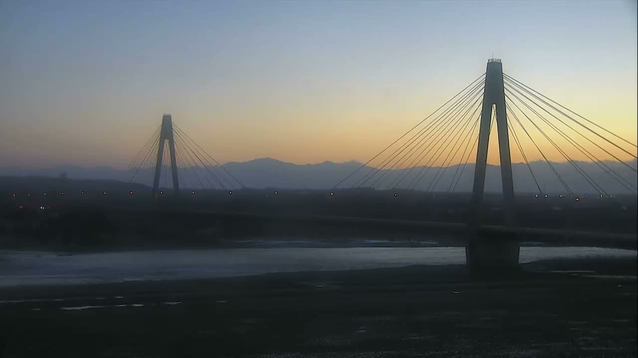 Otofuke , Tokachi Cho Hakucho Bridge & Tokachi River ( 音更町・十勝町 白鳥橋・十勝川 ) Live Cam - 12 Chome, Tokachigawaonsenminami, Otofuke, Kato, Tokachi, Hokkaido, Japan