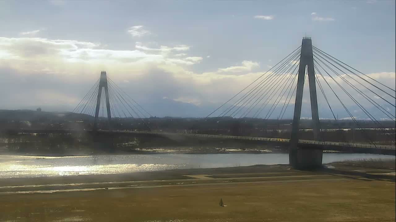 Otofuke , Tokachi Cho Hakucho Bridge & Tokachi River ( 音更町・十勝町 白鳥橋・十勝川 ) Live Cam - 12 Chome, Tokachigawaonsenminami, Otofuke, Kato, Tokachi, Hokkaido, Japan