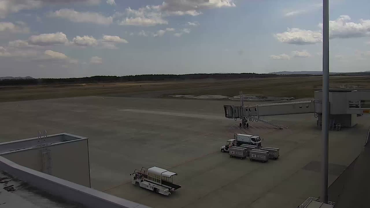 Obihiro Tokachi Airport ( 帯広十勝空港 ) Live Cam OBO/RJCB - Nishi 9 Sen, Izumicho, Obihiro,  Kato, Tokachi, Hokkaido, Japan