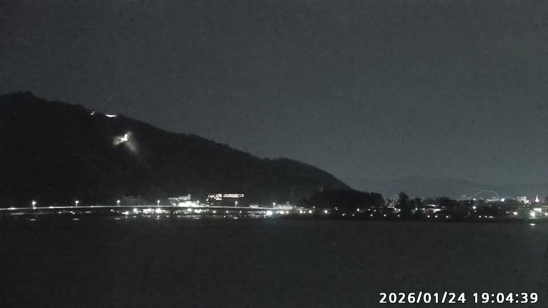 Fujikawaguchiko, Mount Fuji & Lake Kawaguchiko View from Oishi Park ( 大石公園からの富士河口湖、河口湖、富士山の眺め ) Live Cam  - Oishi, Fujikawaguchiko, Minamitsuru, Yamanashi, Tokai, Chubu, Japan
