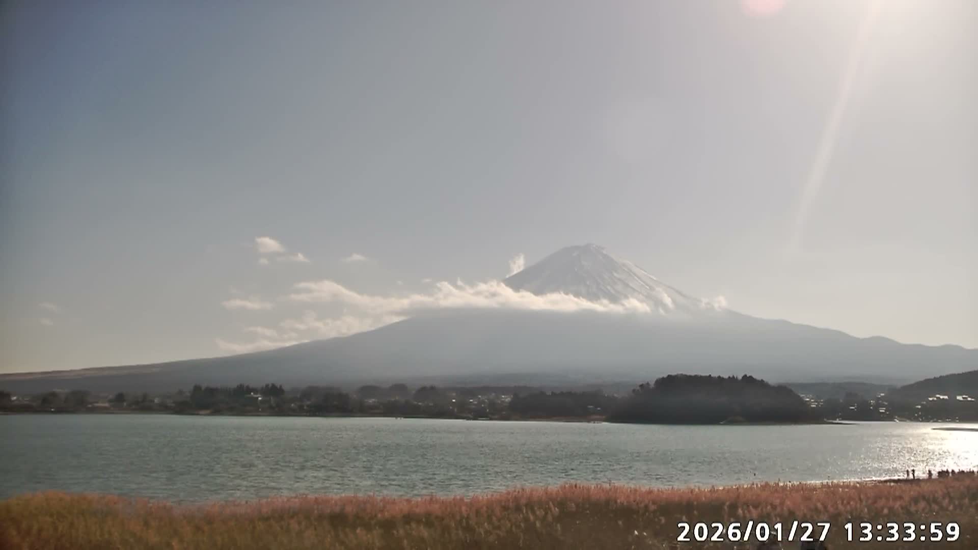 Fujikawaguchiko, Mount Fuji & Lake Kawaguchiko View from Oishi Park ( 大石公園からの富士河口湖、河口湖、富士山の眺め ) Live Cam  - Oishi, Fujikawaguchiko, Minamitsuru, Yamanashi, Tokai, Chubu, Japan