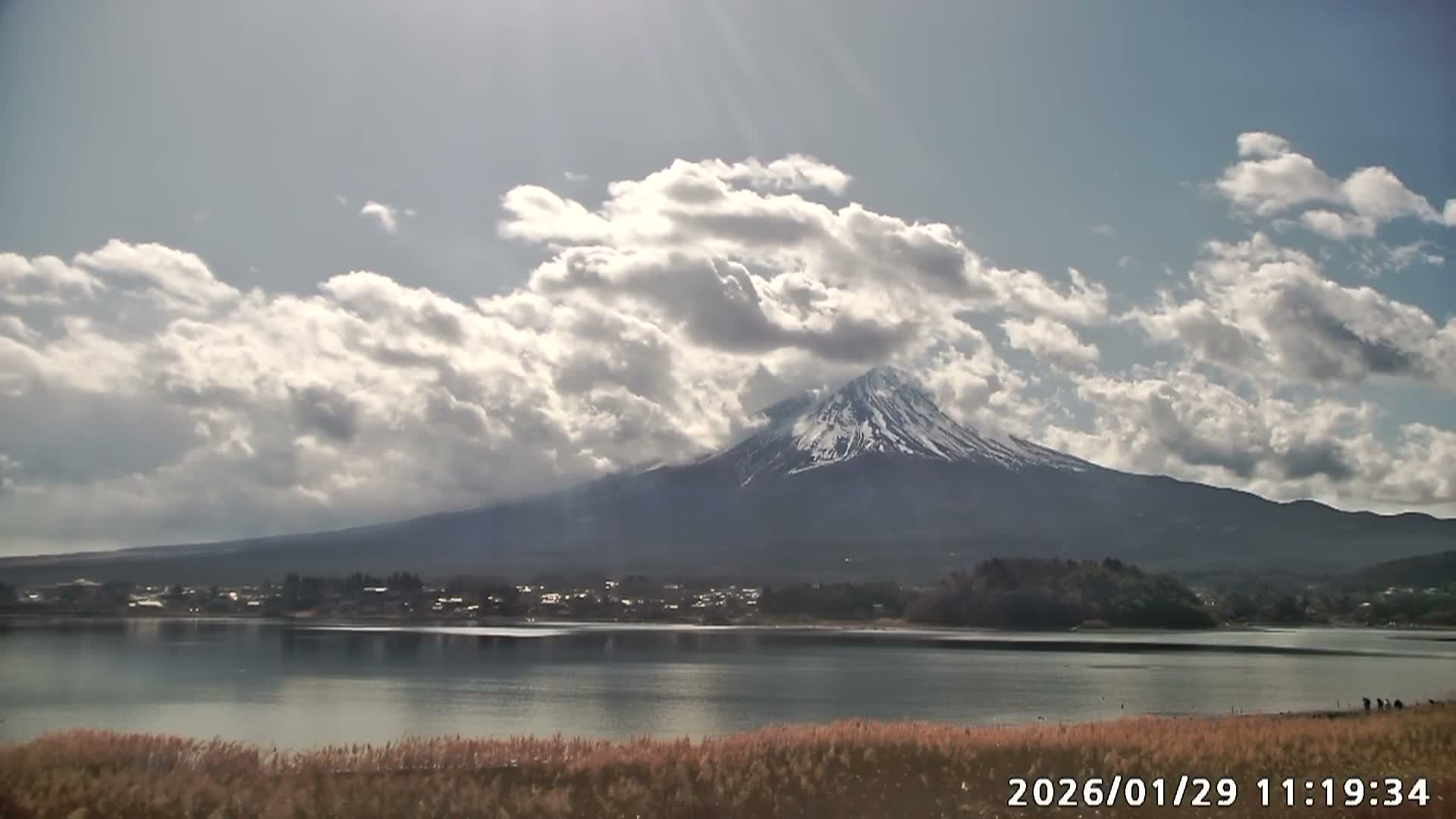 Fujikawaguchiko, Mount Fuji & Lake Kawaguchiko View from Oishi Park ( 大石公園からの富士河口湖、河口湖、富士山の眺め ) Live Cam  - Oishi, Fujikawaguchiko, Minamitsuru, Yamanashi, Tokai, Chubu, Japan