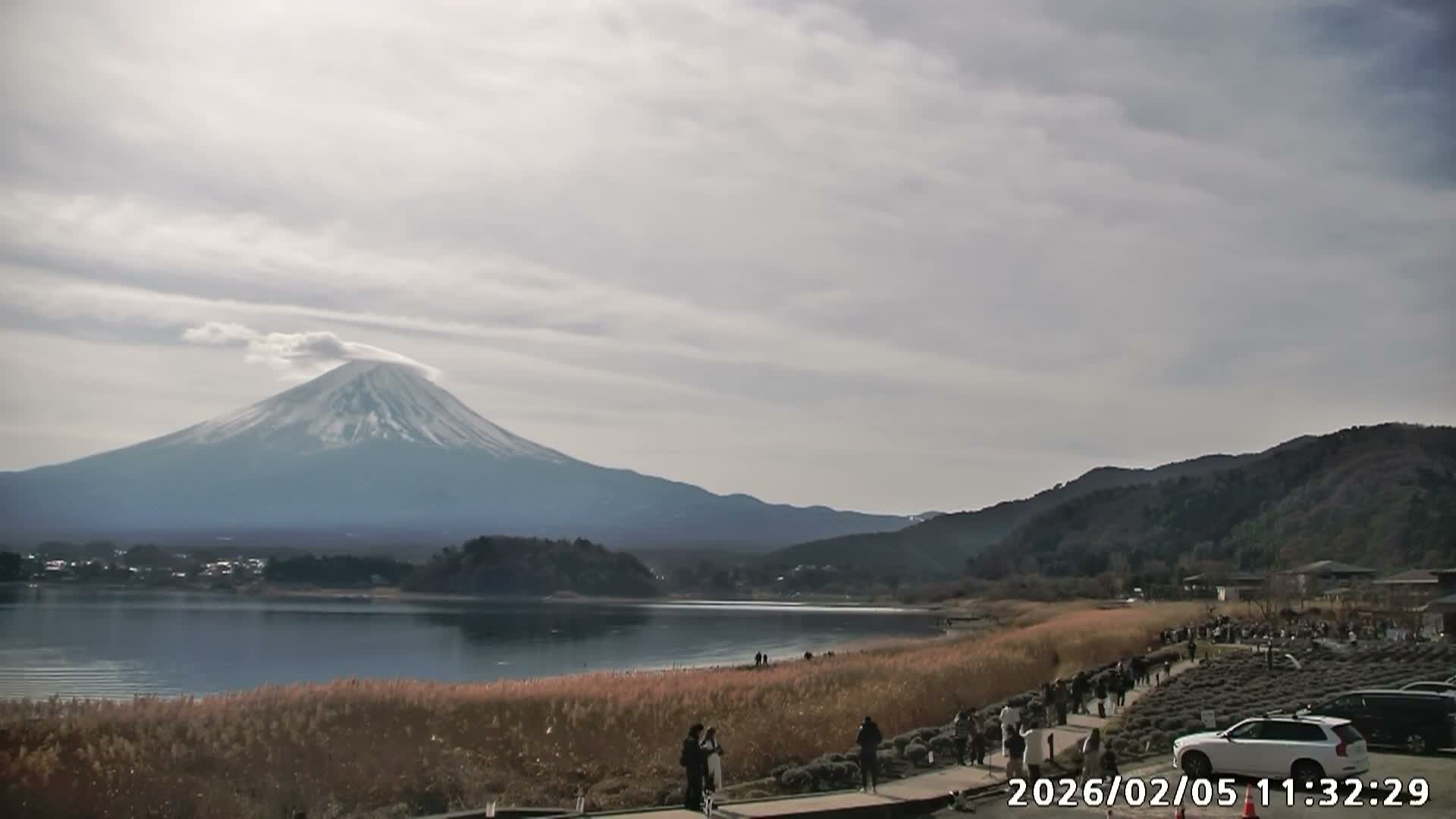Fujikawaguchiko, Mount Fuji & Lake Kawaguchiko View from Oishi Park ( 大石公園からの富士河口湖、河口湖、富士山の眺め ) Live Cam  - Oishi, Fujikawaguchiko, Minamitsuru, Yamanashi, Tokai, Chubu, Japan