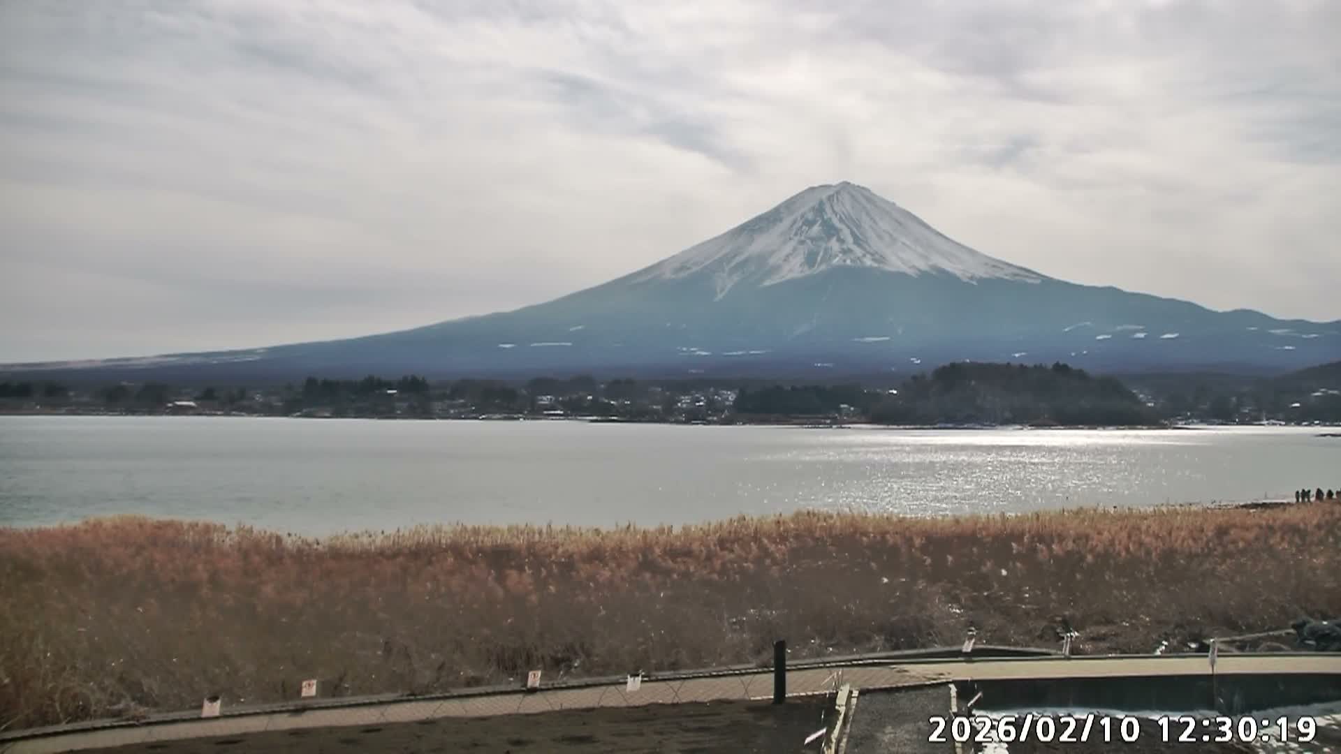 Fujikawaguchiko, Mount Fuji & Lake Kawaguchiko View from Oishi Park ( 大石公園からの富士河口湖、河口湖、富士山の眺め ) Live Cam  - Oishi, Fujikawaguchiko, Minamitsuru, Yamanashi, Tokai, Chubu, Japan