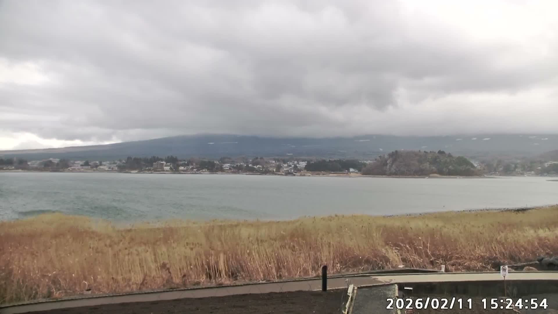 Fujikawaguchiko, Mount Fuji & Lake Kawaguchiko View from Oishi Park ( 大石公園からの富士河口湖、河口湖、富士山の眺め ) Live Cam  - Oishi, Fujikawaguchiko, Minamitsuru, Yamanashi, Tokai, Chubu, Japan