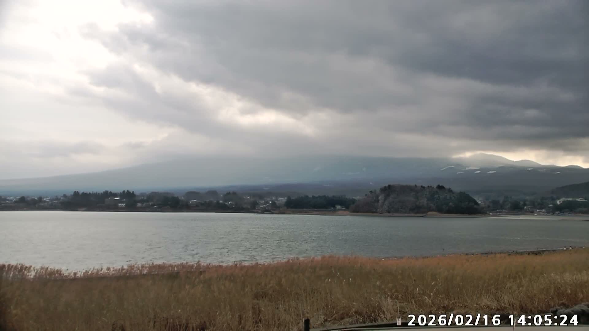 Fujikawaguchiko, Mount Fuji & Lake Kawaguchiko View from Oishi Park ( 大石公園からの富士河口湖、河口湖、富士山の眺め ) Live Cam  - Oishi, Fujikawaguchiko, Minamitsuru, Yamanashi, Tokai, Chubu, Japan