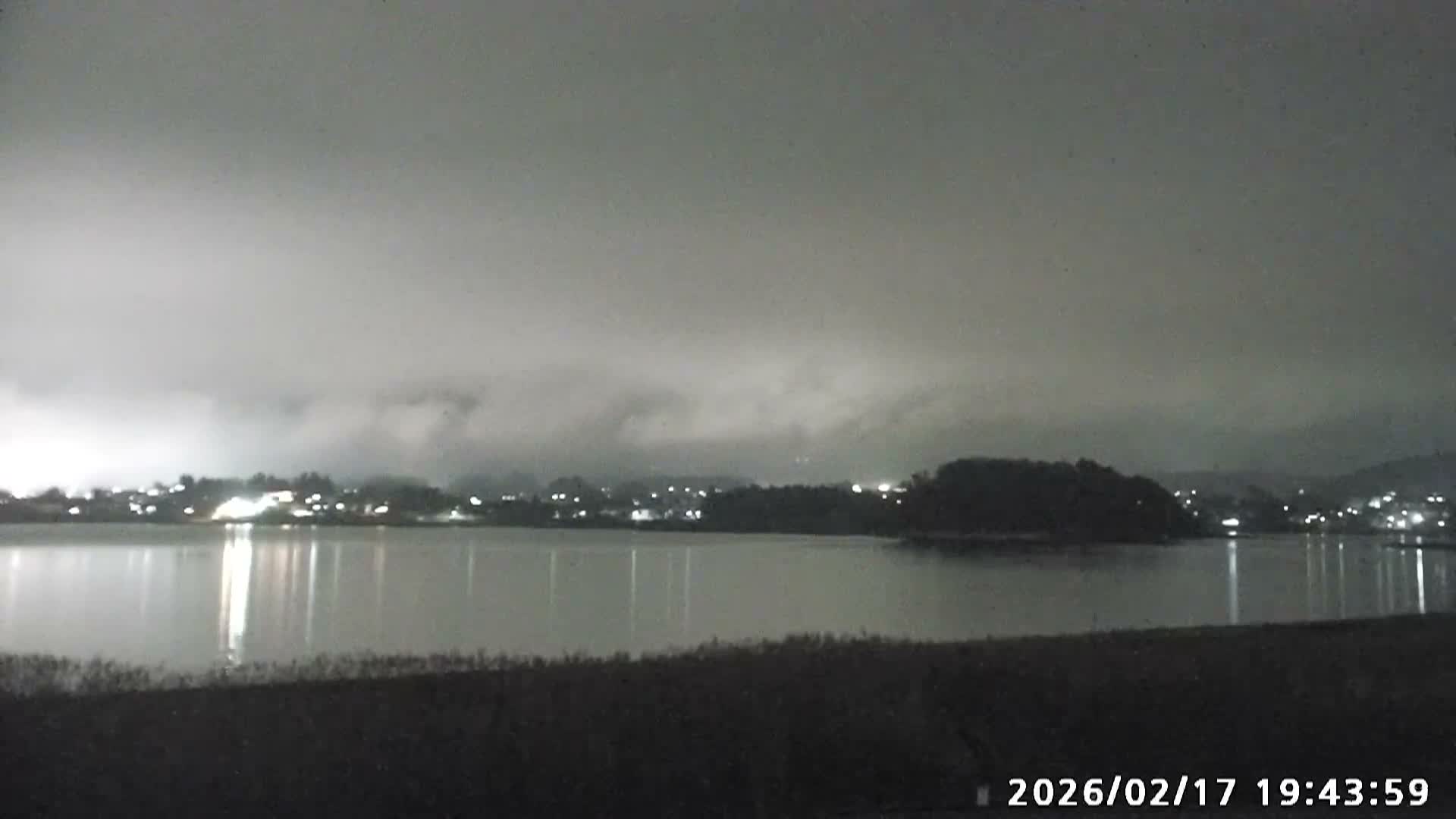 Fujikawaguchiko, Mount Fuji & Lake Kawaguchiko View from Oishi Park ( 大石公園からの富士河口湖、河口湖、富士山の眺め ) Live Cam  - Oishi, Fujikawaguchiko, Minamitsuru, Yamanashi, Tokai, Chubu, Japan