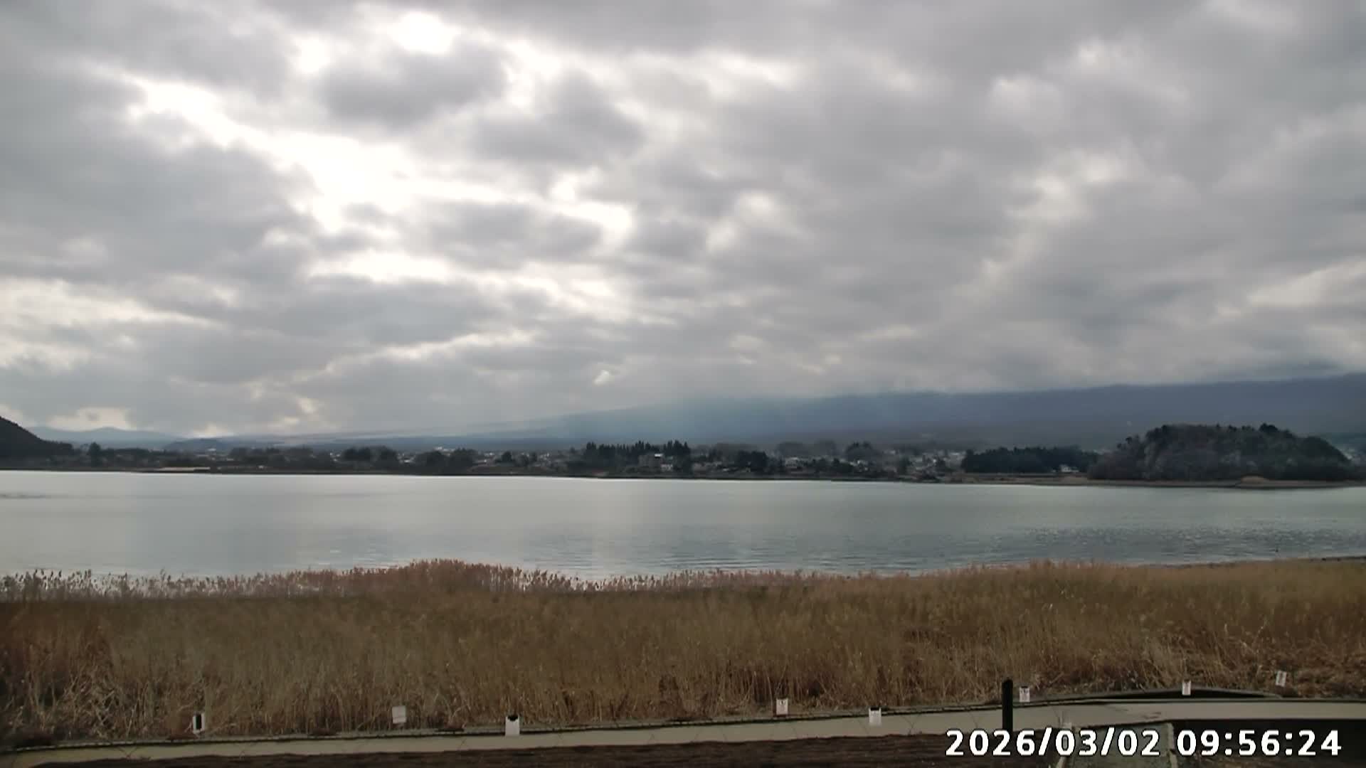 Fujikawaguchiko, Mount Fuji & Lake Kawaguchiko View from Oishi Park ( 大石公園からの富士河口湖、河口湖、富士山の眺め ) Live Cam  - Oishi, Fujikawaguchiko, Minamitsuru, Yamanashi, Tokai, Chubu, Japan