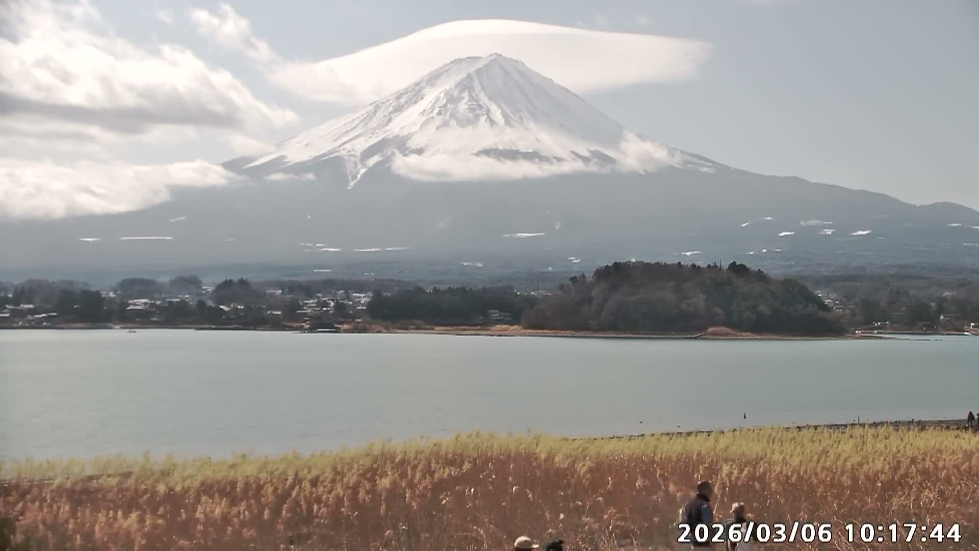 Fujikawaguchiko, Mount Fuji & Lake Kawaguchiko View from Oishi Park ( 大石公園からの富士河口湖、河口湖、富士山の眺め ) Live Cam  - Oishi, Fujikawaguchiko, Minamitsuru, Yamanashi, Tokai, Chubu, Japan