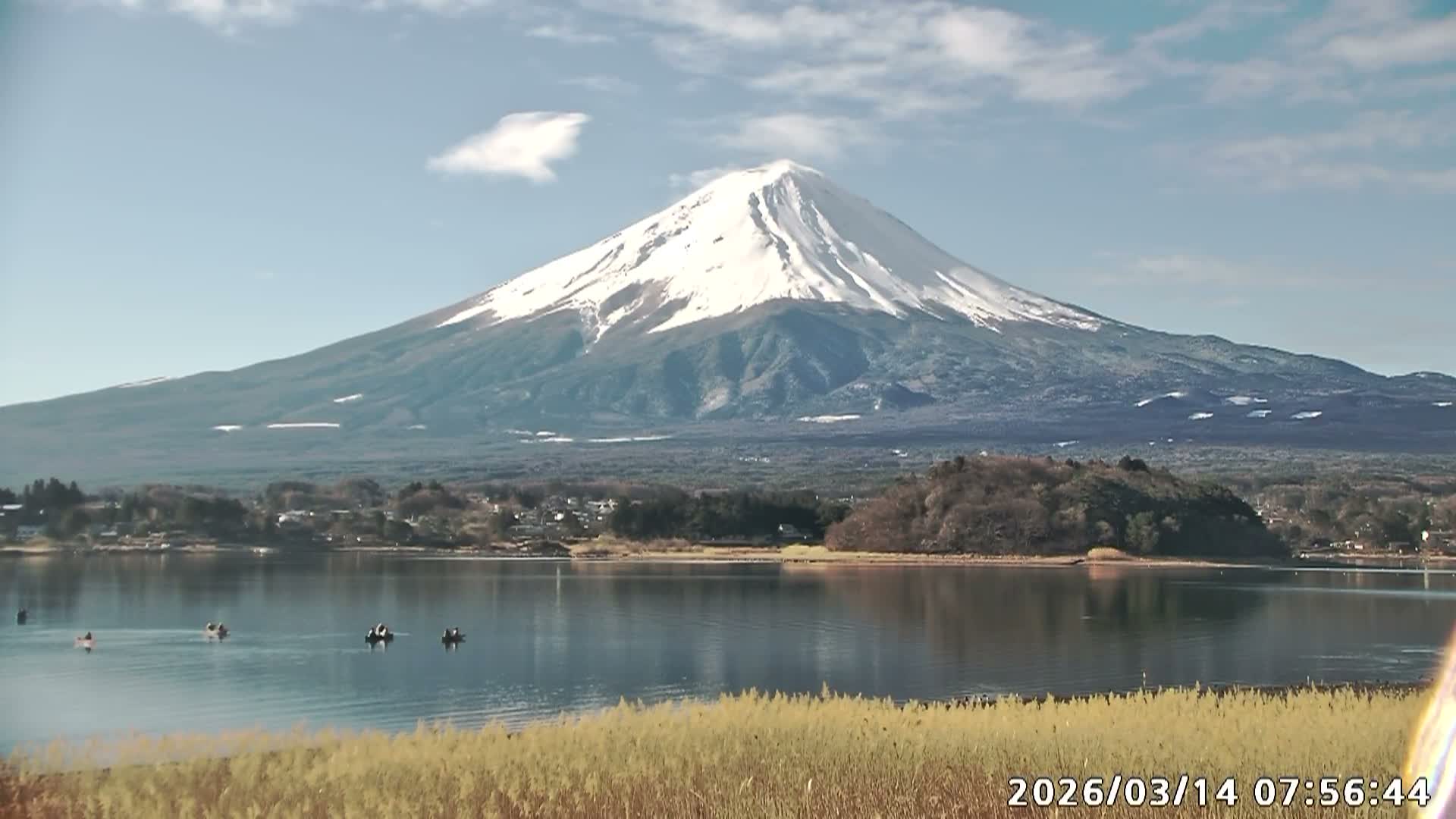 Fujikawaguchiko, Mount Fuji & Lake Kawaguchiko View from Oishi Park ( 大石公園からの富士河口湖、河口湖、富士山の眺め ) Live Cam  - Oishi, Fujikawaguchiko, Minamitsuru, Yamanashi, Tokai, Chubu, Japan