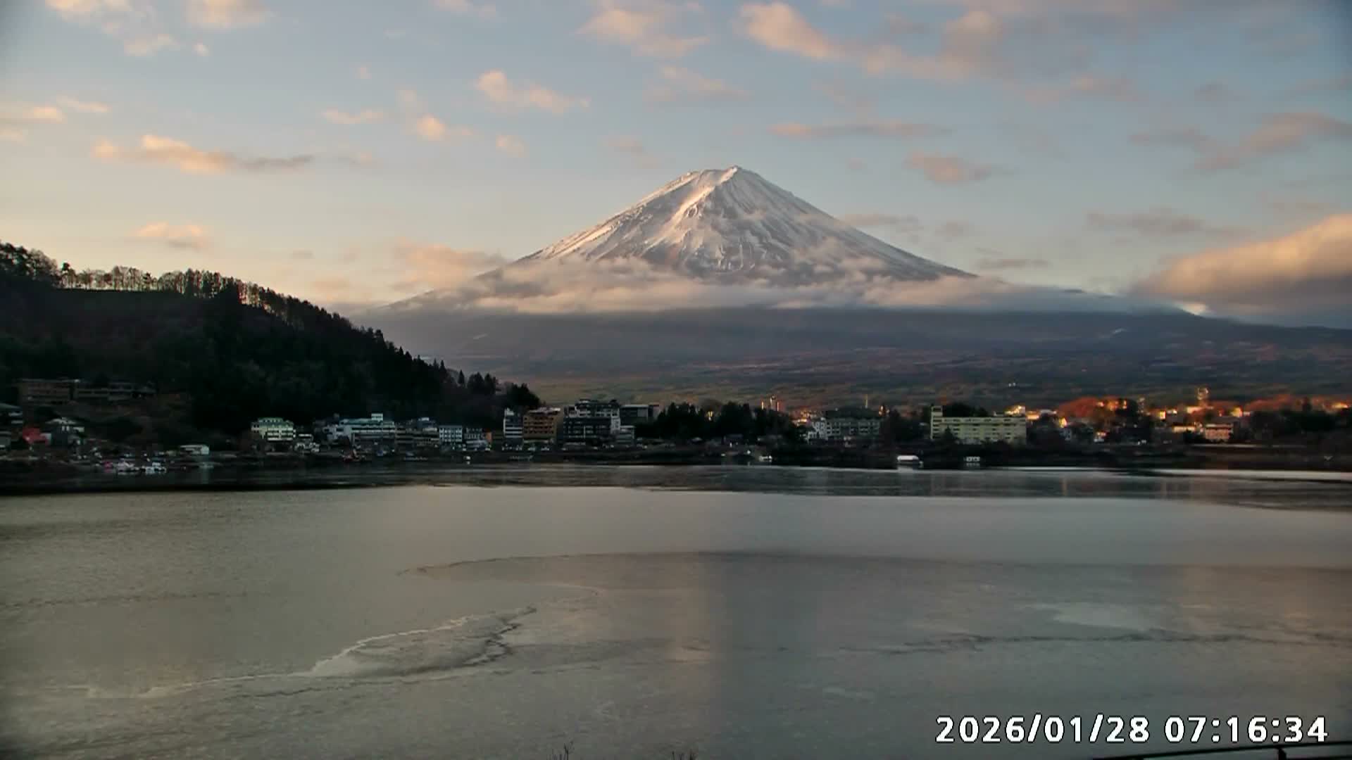 Fujikawaguchiko, Kawaguchi,  Mount Fuji & Lake Kawaguchiko View  ( 富士河口湖、川口、富士山、河口湖の眺め ) Live Cam -  Kawaguchi, Fujikawaguchiko, Minamitsuru, Yamanashi, Tokai, Chubu, Japan