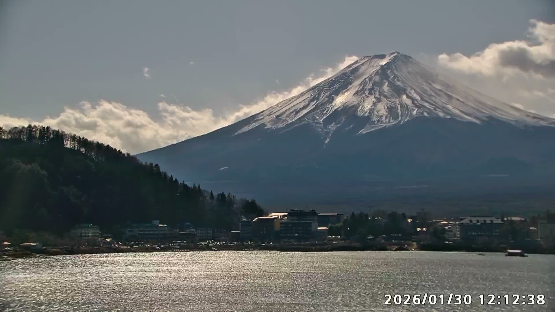 Fujikawaguchiko, Kawaguchi,  Mount Fuji & Lake Kawaguchiko View  ( 富士河口湖、川口、富士山、河口湖の眺め ) Live Cam -  Kawaguchi, Fujikawaguchiko, Minamitsuru, Yamanashi, Tokai, Chubu, Japan