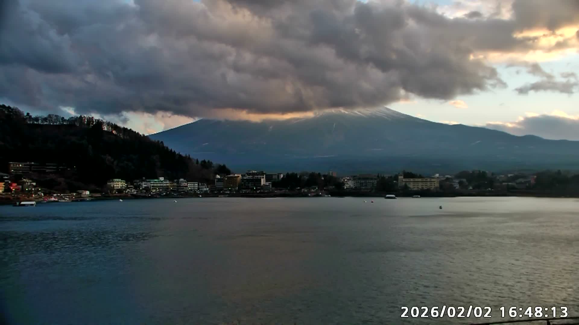 Fujikawaguchiko, Kawaguchi,  Mount Fuji & Lake Kawaguchiko View  ( 富士河口湖、川口、富士山、河口湖の眺め ) Live Cam -  Kawaguchi, Fujikawaguchiko, Minamitsuru, Yamanashi, Tokai, Chubu, Japan
