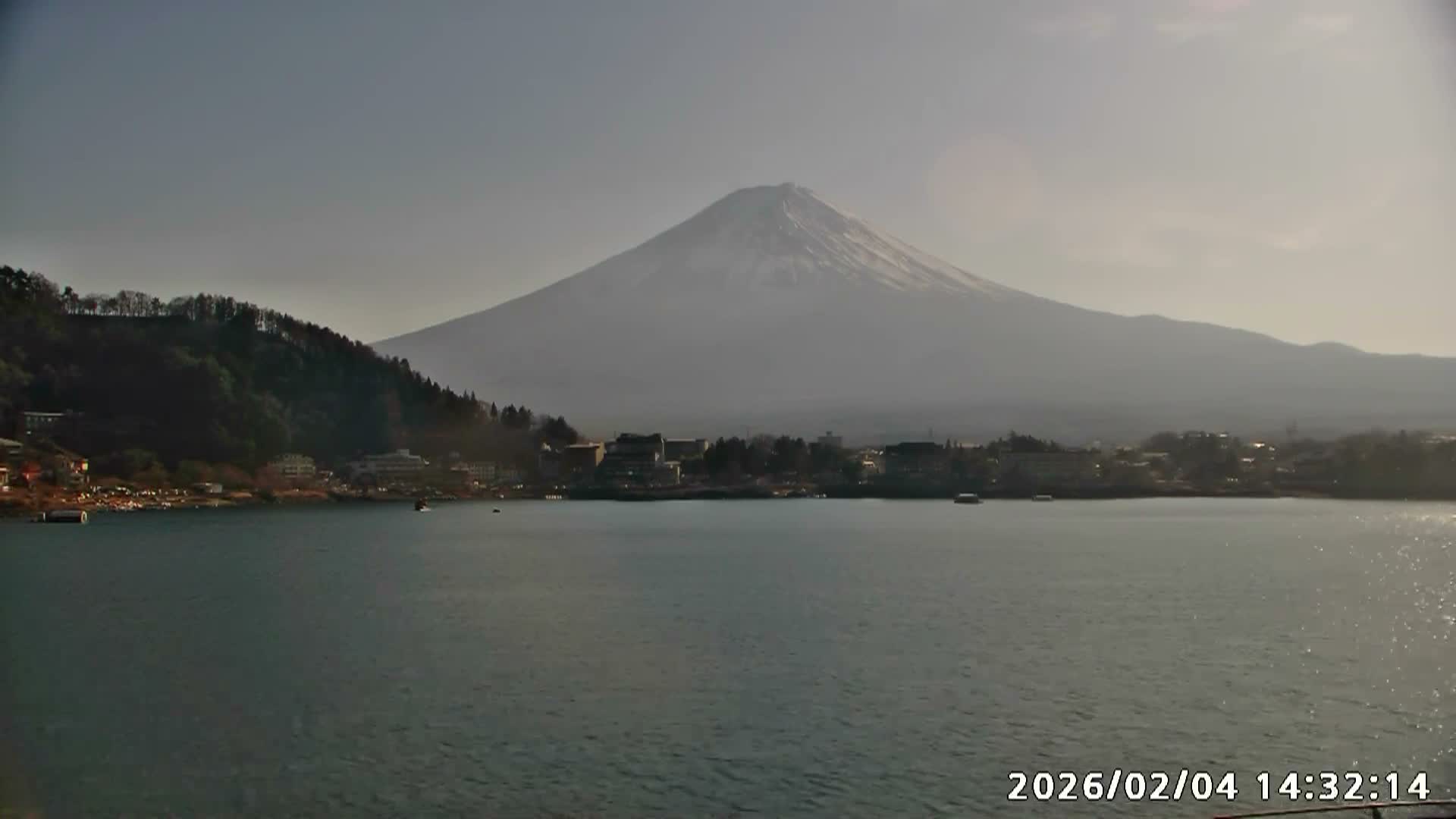 Fujikawaguchiko, Kawaguchi,  Mount Fuji & Lake Kawaguchiko View  ( 富士河口湖、川口、富士山、河口湖の眺め ) Live Cam -  Kawaguchi, Fujikawaguchiko, Minamitsuru, Yamanashi, Tokai, Chubu, Japan