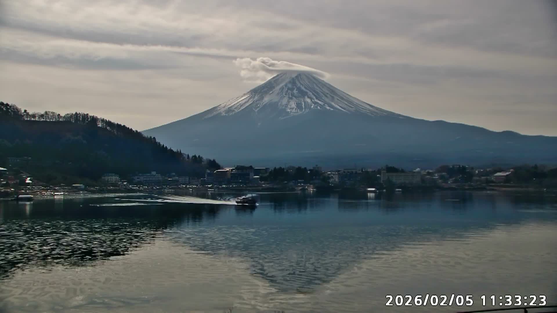 Fujikawaguchiko, Kawaguchi,  Mount Fuji & Lake Kawaguchiko View  ( 富士河口湖、川口、富士山、河口湖の眺め ) Live Cam -  Kawaguchi, Fujikawaguchiko, Minamitsuru, Yamanashi, Tokai, Chubu, Japan