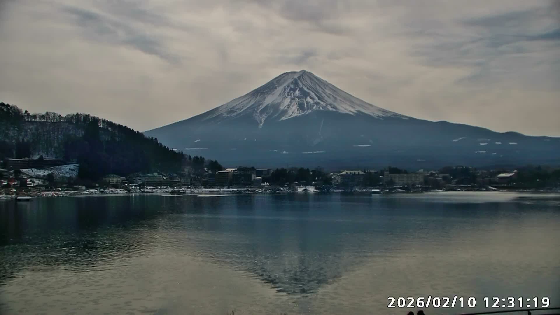 Fujikawaguchiko, Kawaguchi,  Mount Fuji & Lake Kawaguchiko View  ( 富士河口湖、川口、富士山、河口湖の眺め ) Live Cam -  Kawaguchi, Fujikawaguchiko, Minamitsuru, Yamanashi, Tokai, Chubu, Japan