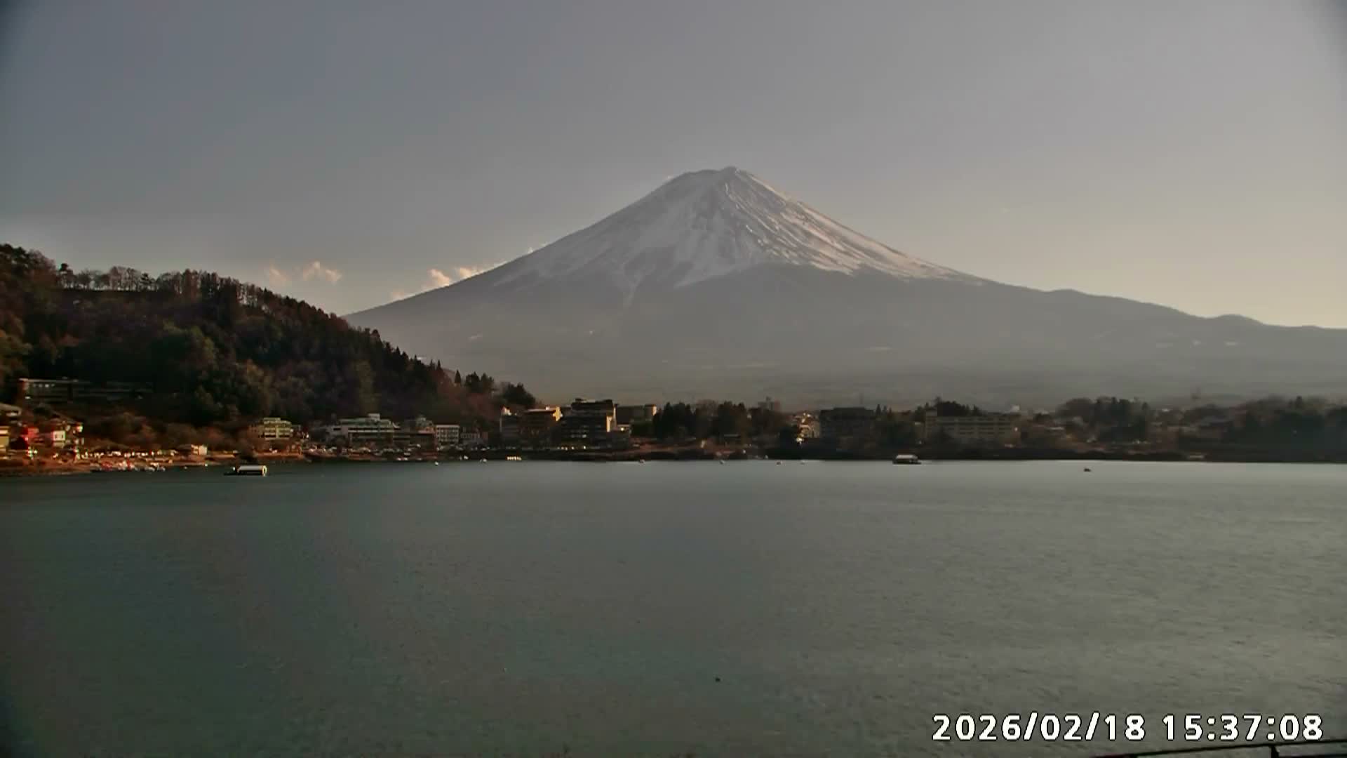 Fujikawaguchiko, Kawaguchi,  Mount Fuji & Lake Kawaguchiko View  ( 富士河口湖、川口、富士山、河口湖の眺め ) Live Cam -  Kawaguchi, Fujikawaguchiko, Minamitsuru, Yamanashi, Tokai, Chubu, Japan