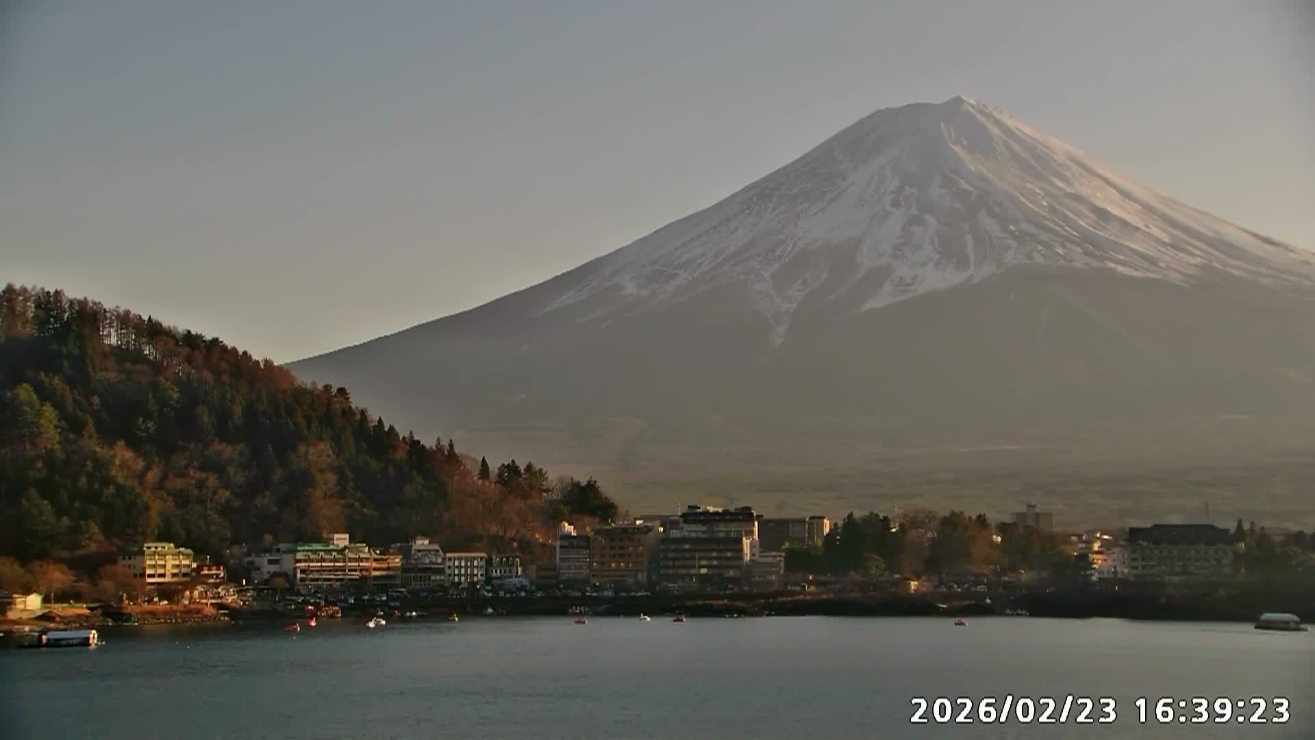 Fujikawaguchiko, Kawaguchi,  Mount Fuji & Lake Kawaguchiko View  ( 富士河口湖、川口、富士山、河口湖の眺め ) Live Cam -  Kawaguchi, Fujikawaguchiko, Minamitsuru, Yamanashi, Tokai, Chubu, Japan