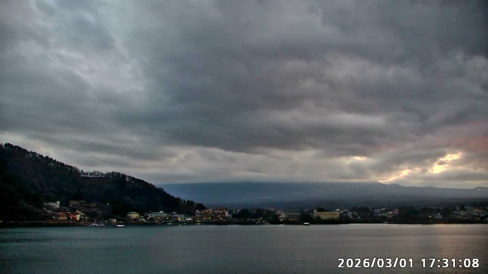 Fujikawaguchiko, Kawaguchi,  Mount Fuji & Lake Kawaguchiko View  ( 富士河口湖、川口、富士山、河口湖の眺め ) Live Cam -  Kawaguchi, Fujikawaguchiko, Minamitsuru, Yamanashi, Tokai, Chubu, Japan