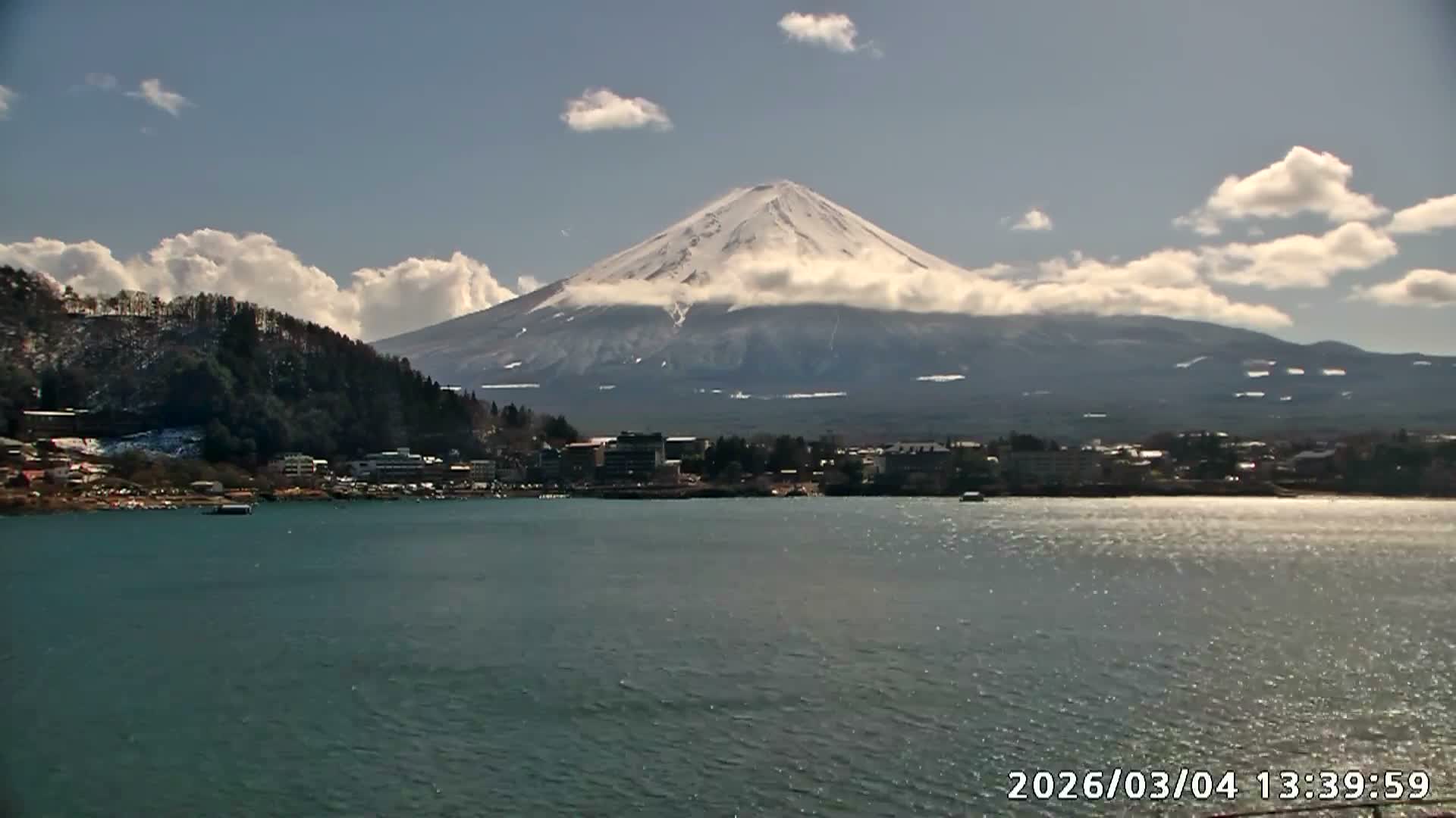 Fujikawaguchiko, Kawaguchi,  Mount Fuji & Lake Kawaguchiko View  ( 富士河口湖、川口、富士山、河口湖の眺め ) Live Cam -  Kawaguchi, Fujikawaguchiko, Minamitsuru, Yamanashi, Tokai, Chubu, Japan