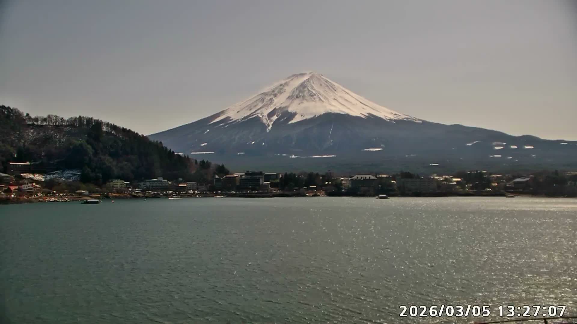 Fujikawaguchiko, Kawaguchi,  Mount Fuji & Lake Kawaguchiko View  ( 富士河口湖、川口、富士山、河口湖の眺め ) Live Cam -  Kawaguchi, Fujikawaguchiko, Minamitsuru, Yamanashi, Tokai, Chubu, Japan