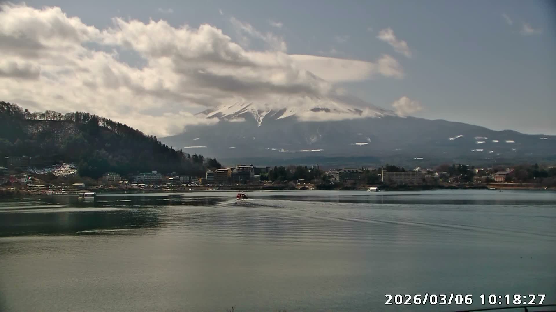 Fujikawaguchiko, Kawaguchi,  Mount Fuji & Lake Kawaguchiko View  ( 富士河口湖、川口、富士山、河口湖の眺め ) Live Cam -  Kawaguchi, Fujikawaguchiko, Minamitsuru, Yamanashi, Tokai, Chubu, Japan