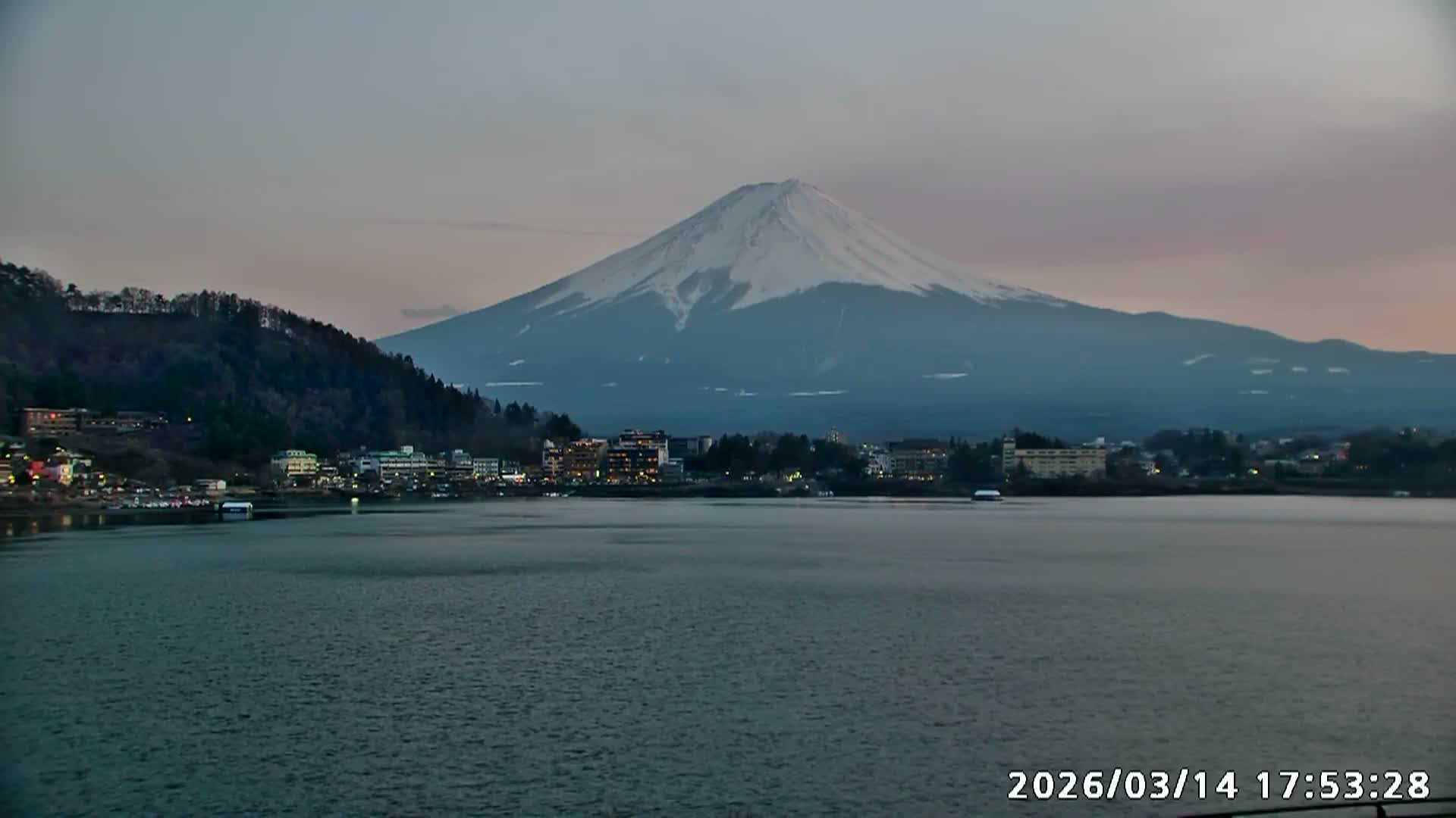 Fujikawaguchiko, Kawaguchi,  Mount Fuji & Lake Kawaguchiko View  ( 富士河口湖、川口、富士山、河口湖の眺め ) Live Cam -  Kawaguchi, Fujikawaguchiko, Minamitsuru, Yamanashi, Tokai, Chubu, Japan