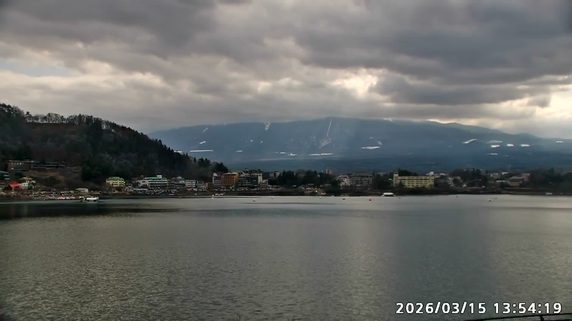 Fujikawaguchiko, Kawaguchi,  Mount Fuji & Lake Kawaguchiko View  ( 富士河口湖、川口、富士山、河口湖の眺め ) Live Cam -  Kawaguchi, Fujikawaguchiko, Minamitsuru, Yamanashi, Tokai, Chubu, Japan