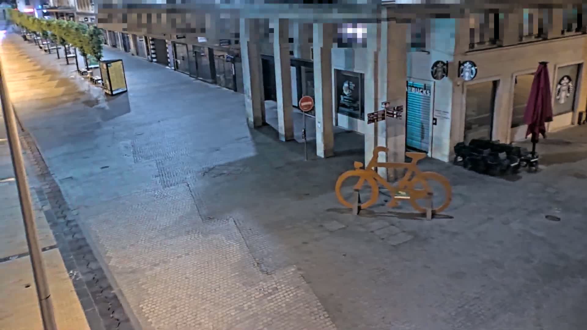 Amiens , Place Gambetta Square Live Cam - Amiens, Somme, Hauts-de-France, France