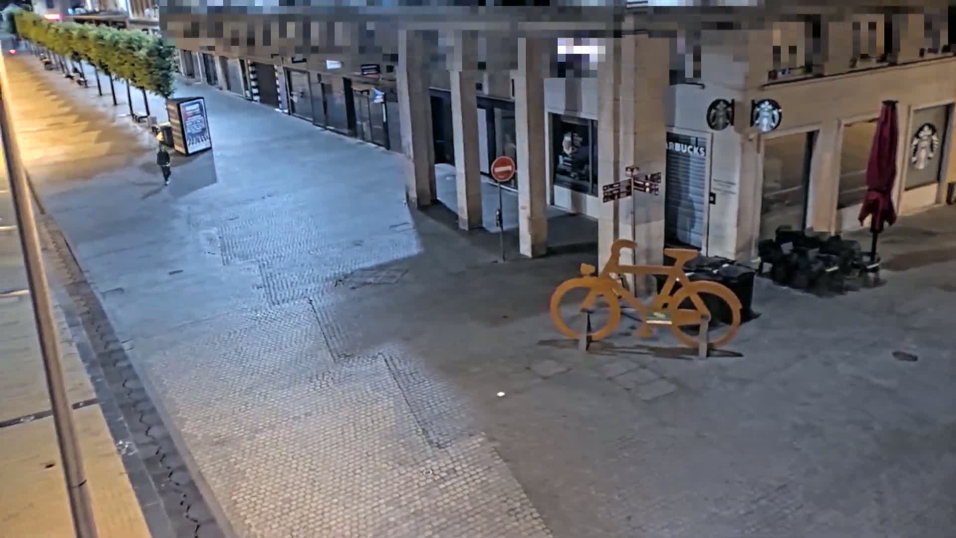 Amiens , Place Gambetta Square Live Cam - Amiens, Somme, Hauts-de-France, France