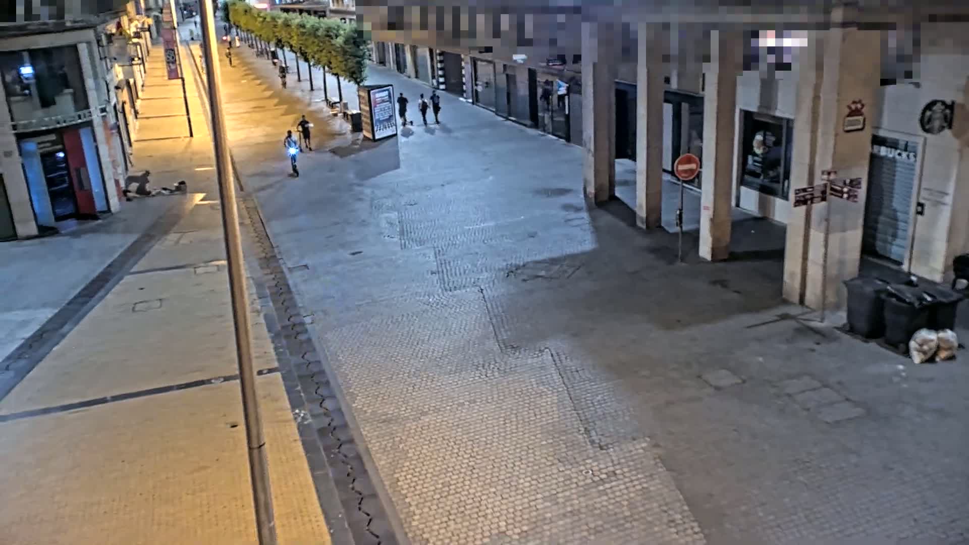 Amiens , Place Gambetta Square Live Cam - Amiens, Somme, Hauts-de-France, France