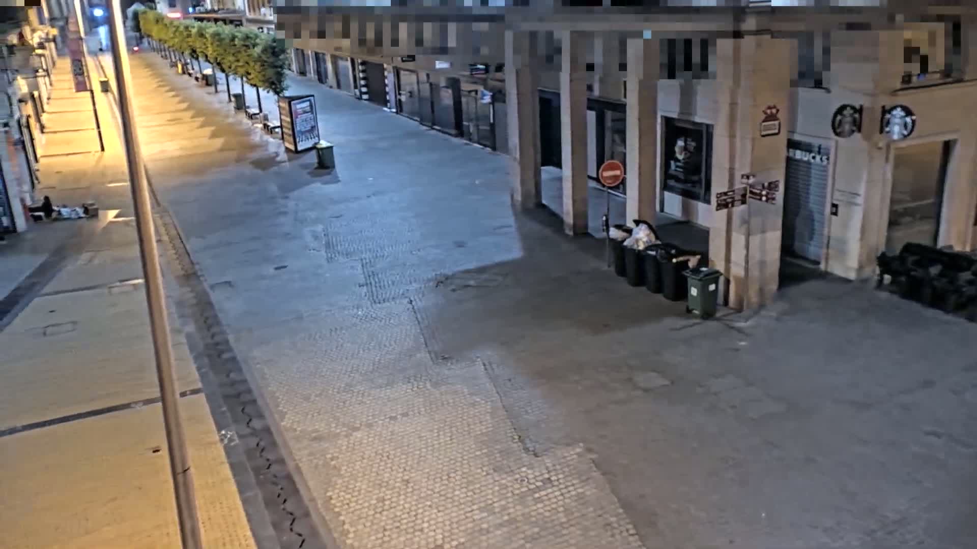 Amiens , Place Gambetta Square Live Cam - Amiens, Somme, Hauts-de-France, France
