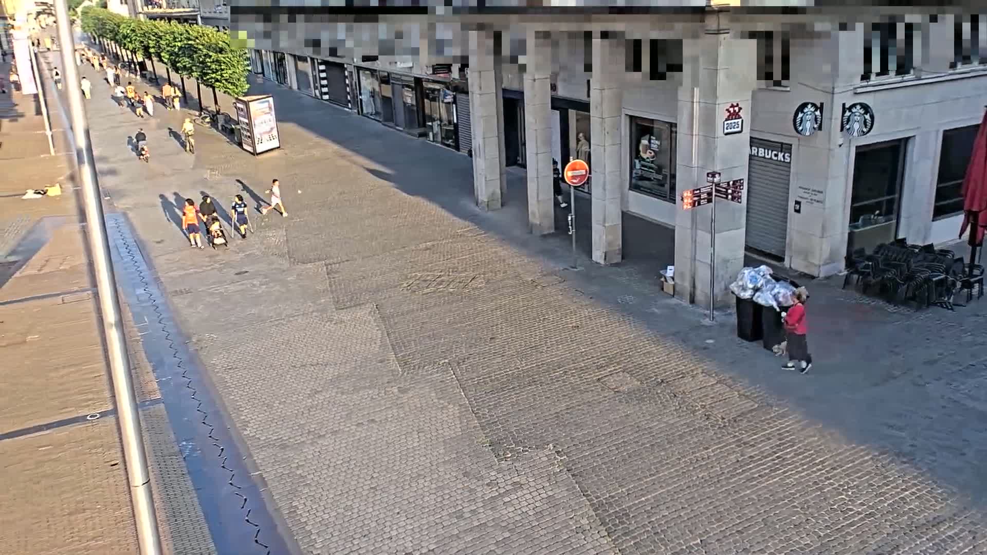 Amiens , Place Gambetta Square Live Cam - Amiens, Somme, Hauts-de-France, France