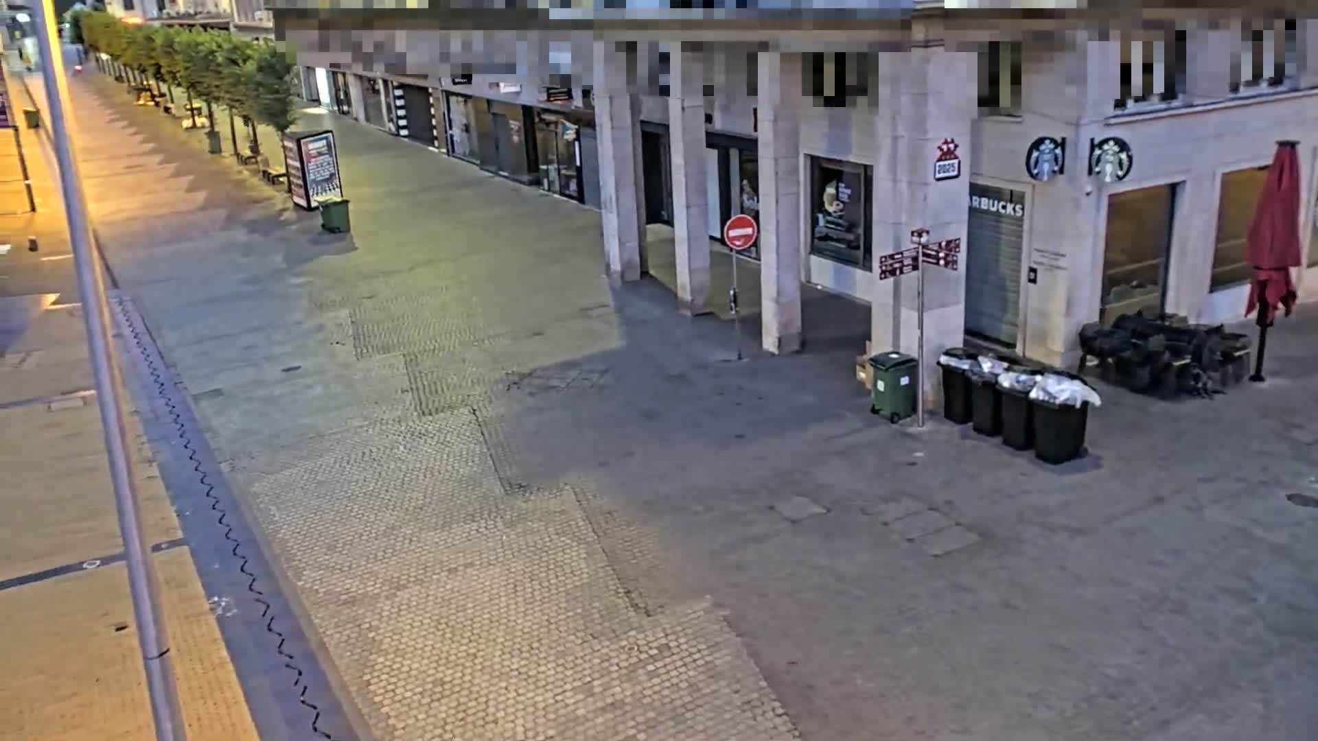 Amiens , Place Gambetta Square Live Cam - Amiens, Somme, Hauts-de-France, France