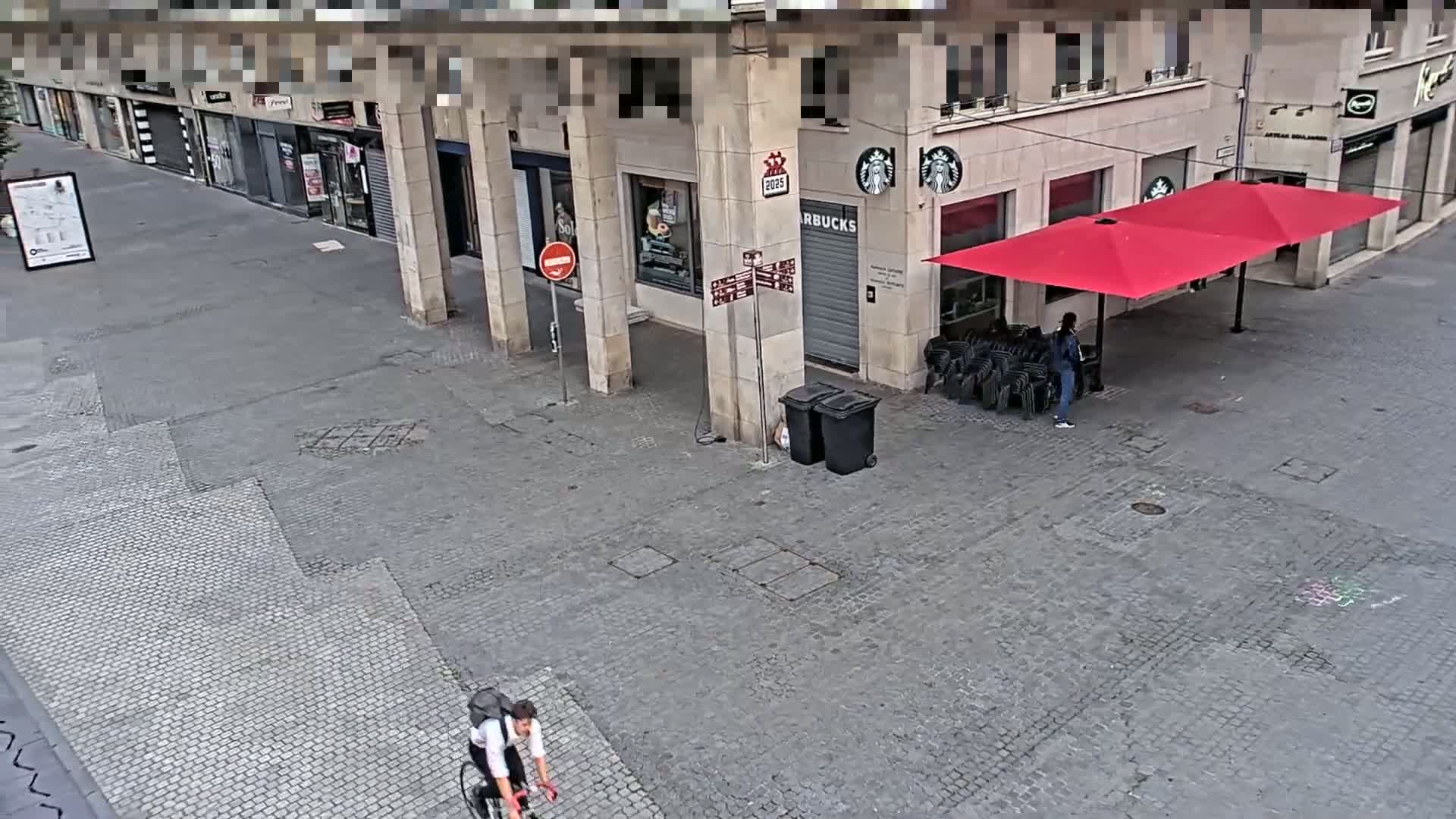 Amiens , Place Gambetta Square Live Cam - Amiens, Somme, Hauts-de-France, France