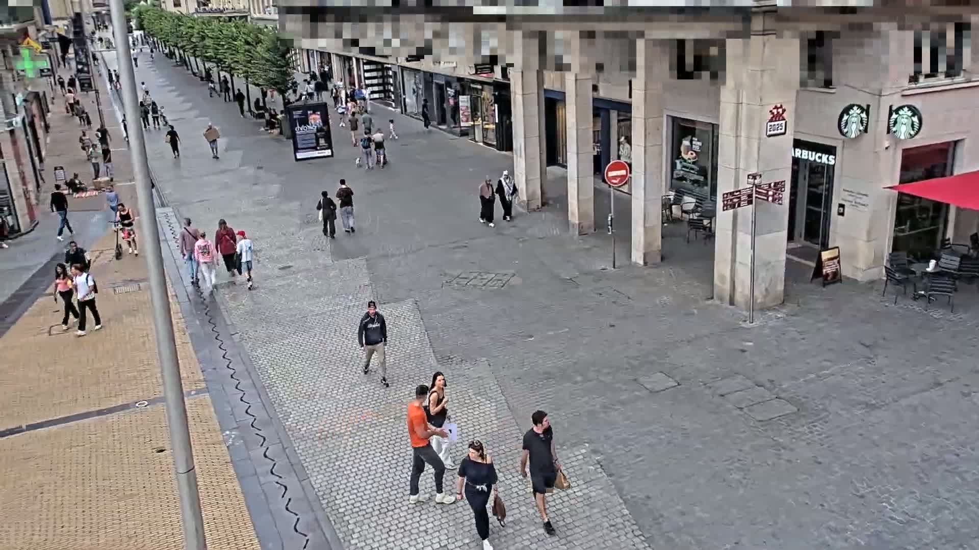 Amiens , Place Gambetta Square Live Cam - Amiens, Somme, Hauts-de-France, France