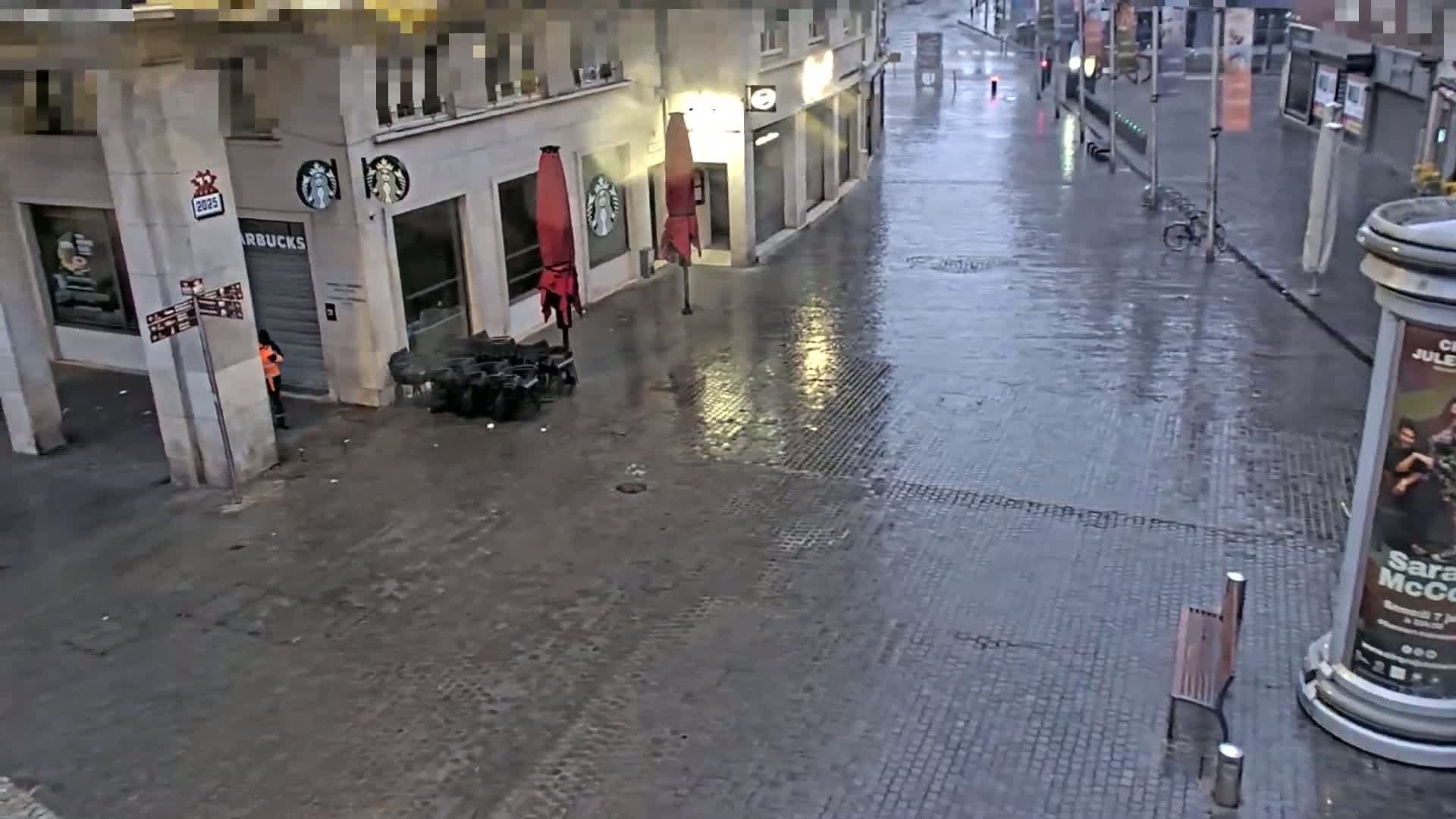 Amiens , Place Gambetta Square Live Cam - Amiens, Somme, Hauts-de-France, France