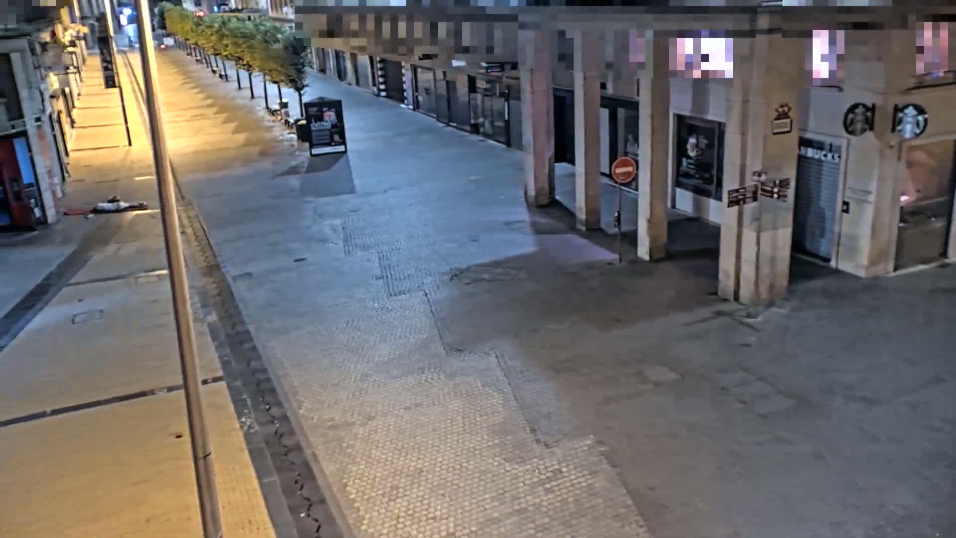 Amiens , Place Gambetta Square Live Cam - Amiens, Somme, Hauts-de-France, France