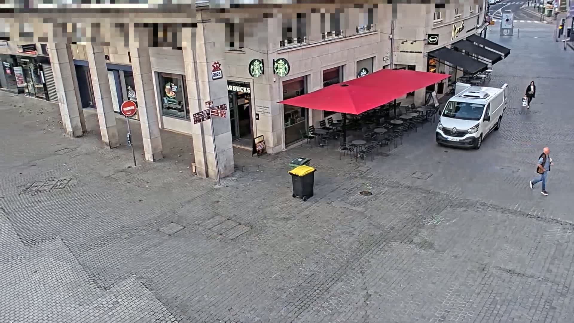 Amiens , Place Gambetta Square Live Cam - Amiens, Somme, Hauts-de-France, France