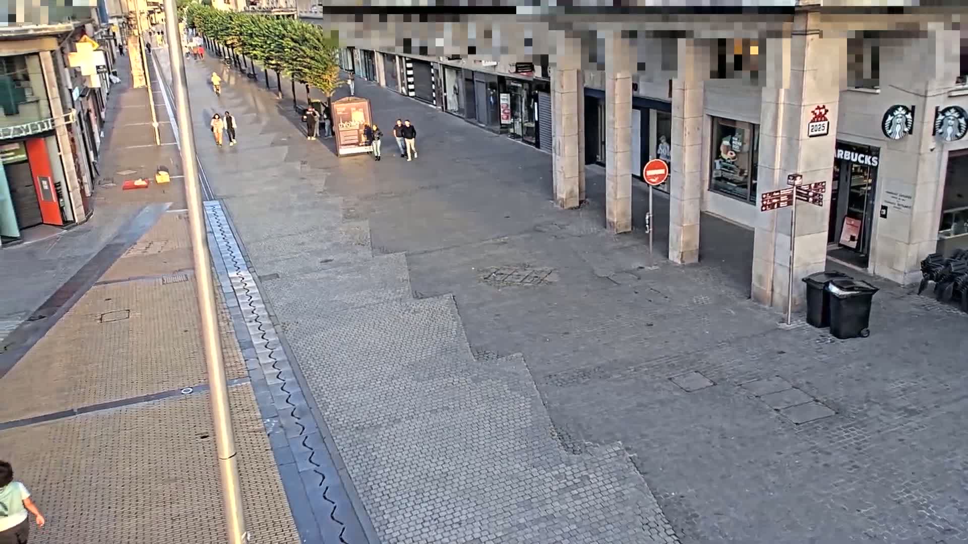 Amiens , Place Gambetta Square Live Cam - Amiens, Somme, Hauts-de-France, France