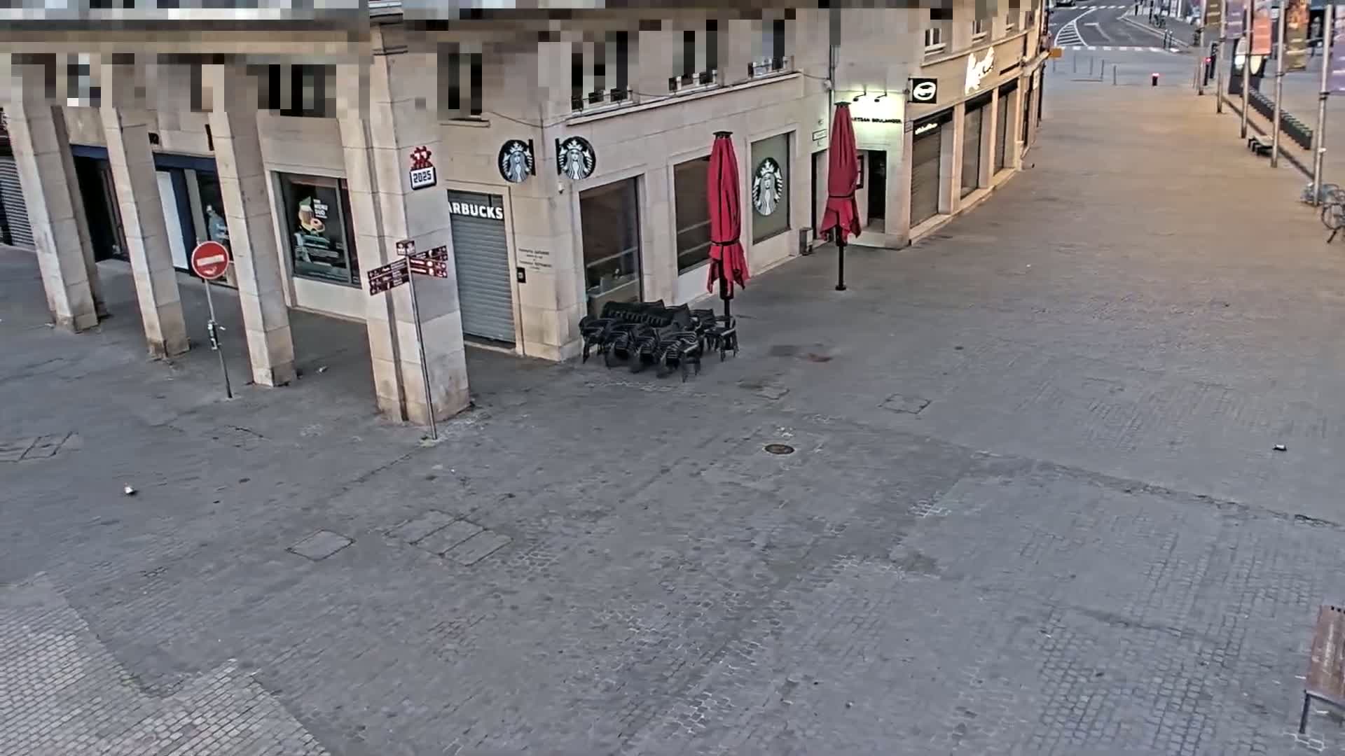 Amiens , Place Gambetta Square Live Cam - Amiens, Somme, Hauts-de-France, France