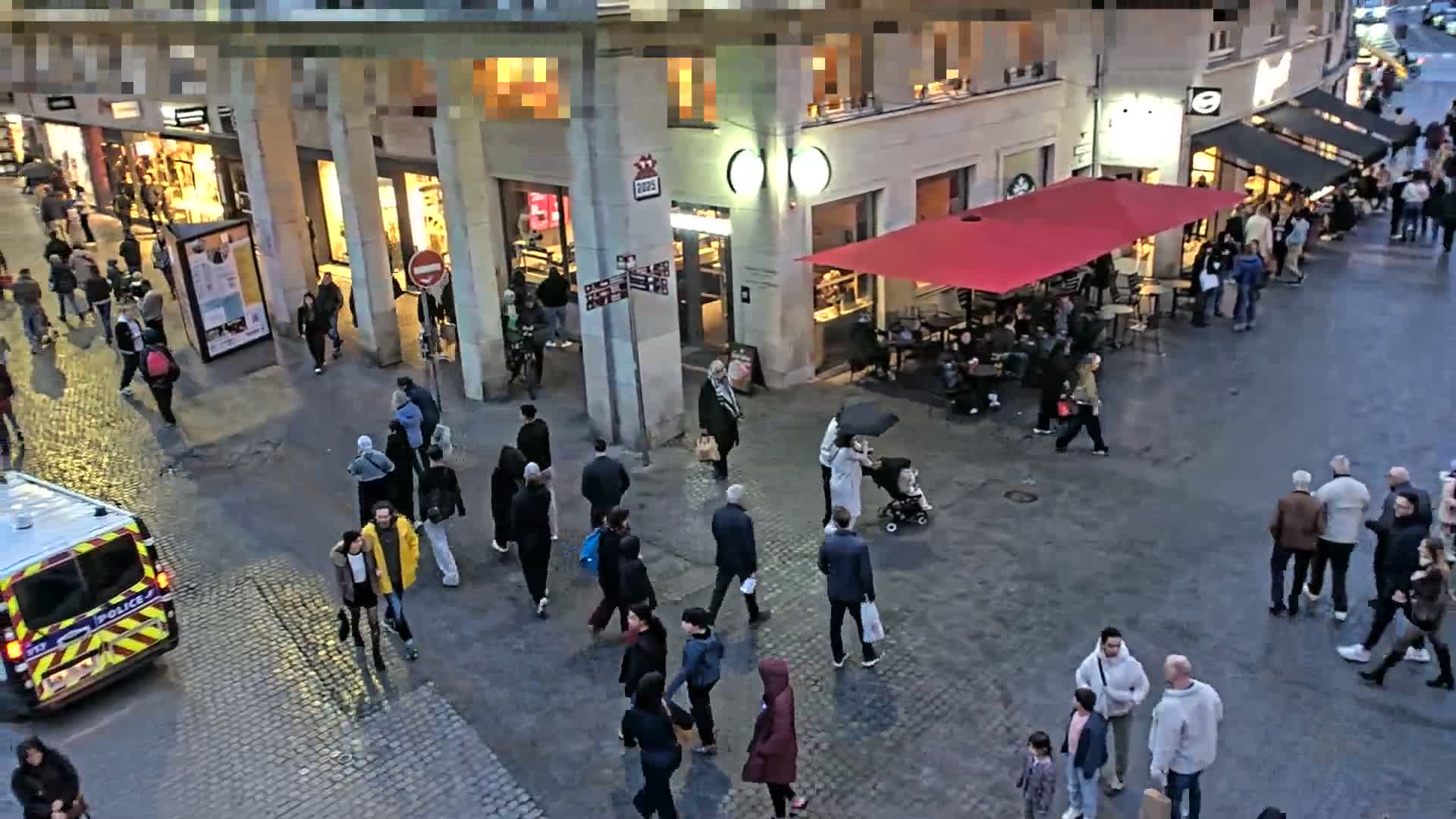 Amiens , Place Gambetta Square Live Cam - Amiens, Somme, Hauts-de-France, France