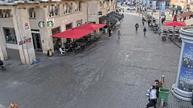 Amiens , Place Gambetta Square Live Cam - Amiens, Somme, Hauts-de-France, France