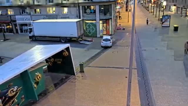Amiens , Place Gambetta Square Live Cam - Amiens, Somme, Hauts-de-France, France
