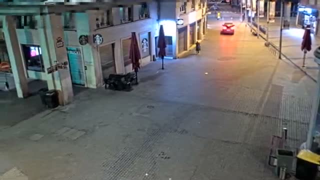 Amiens , Place Gambetta Square Live Cam - Amiens, Somme, Hauts-de-France, France