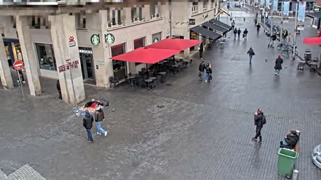 Amiens , Place Gambetta Square Live Cam - Amiens, Somme, Hauts-de-France, France