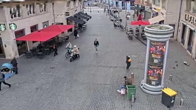 Amiens , Place Gambetta Square Live Cam - Amiens, Somme, Hauts-de-France, France