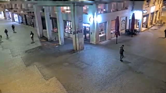Amiens , Place Gambetta Square Live Cam - Amiens, Somme, Hauts-de-France, France